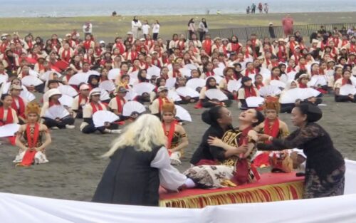 Ribuan Penari Gandrung Sewu 2025 Jalani Ritual Sakral ‘Meras Gandrung’ Sehari Sebelum Kolosal di Banyuwangi