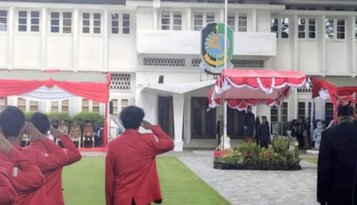 Pimpin Upacara Hari Jadi ke-80 Provinsi Jatim, Bupati Ipuk Ajak Perkuat Kolaborasi dan Inovasi di Banyuwangi
