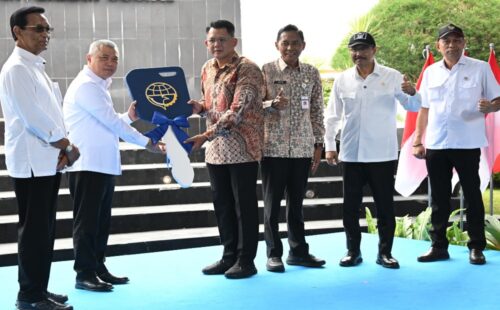 Menhub Serahkan Bus Sekolah untuk Kemensos Dukung Operasional Sekolah Rakyat di DIY