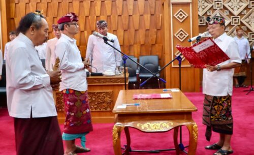 Gubernur Koster Lantik Kadek Mudarta Sebagai Kadishub Bali, Tuntut Ketegasan Atasi Kemacetan dan Transportasi Ilegal