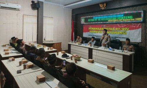 Jumat Curhat di Genteng, Kapolresta Banyuwangi Serukan RT/RW Waspada Hoaks dan Bangkitkan Satkamling di Banyuwangi