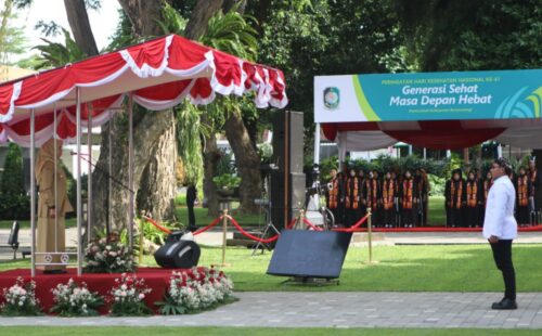 Pimpin Upacara HKN ke-61, Bupati Ipuk Ajak Tenaga Kesehatan Tingkatkan Pelayanan di Banyuwangi