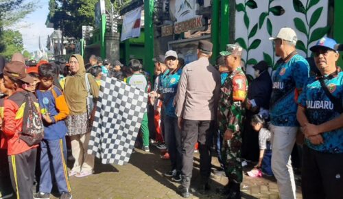 Kalibaru Tumpah Ruah! Ribuan Warga Ikuti Jalan Sehat HUT PGRI ke-80 dan HGN 2025 di Banyuwangi