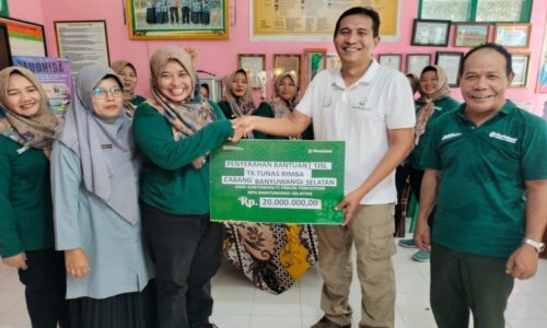 KPH Banyuwangi Selatan Salurkan dana Bantuan TJSL pada TK Tunas Rimba Benculuk di Banyuwangi