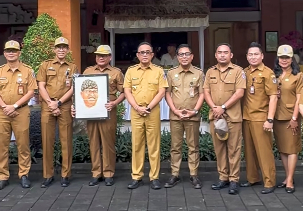 Apel ASN Dipenuhi Suasana Haru, Sekda Denpasar Alit Wiradana Resmi Purna Tugas