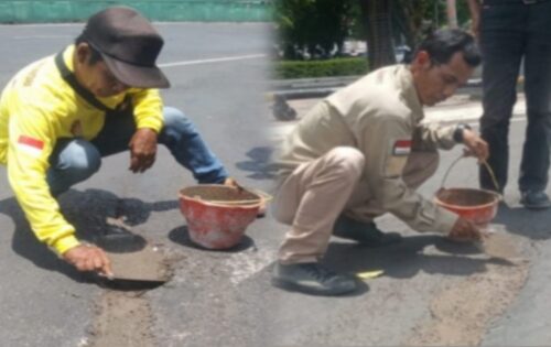 Kurangi Resiko Kecelakaan, Dua Wartawan Tambal Jalan di Depan Masjid Agung Baiturahman di Banyuwangi