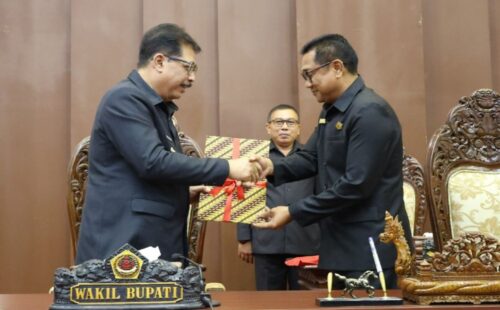 Sidang Paripurna DPRD Gianyar Sahkan Sembilan Raperda Jadi Perda