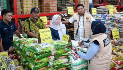 Satgas Pangan Polresta Banyuwangi Sidak Pasar, Pastikan Harga dan Stok Bahan Pokok Aman Jelang Nataru 2025/2026  di Banyuwangi
