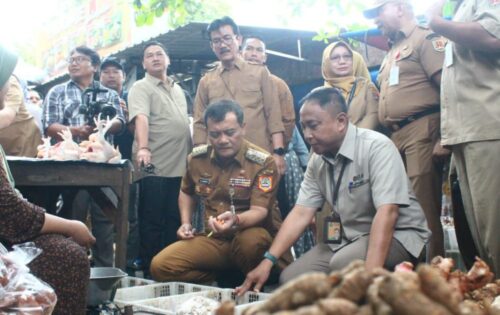 Tinjau Pasar Karangayu: Pemprov Jateng Jamin Stok Pangan Aman Jelang Nataru, Harga Akan Distabilkan