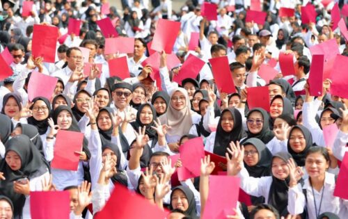 4.888 Honorer Banyuwangi Resmi Diangkat Jadi PPPK Paruh Waktu, Penyerahan SK Diwarnai Tangis Haru di Banyuwangi