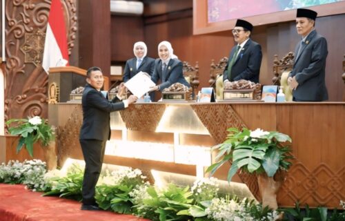 Awal Tahun 2026, DPRD dan Pemprov Jatim Mengesahkan 2 Raperda Strategis jadi Perda