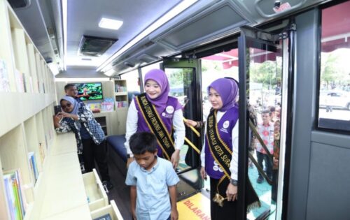 Luncurkan Bus Pintar di Surakarta, Bunda Literasi Jateng Dorong Minat Baca Masyarakat