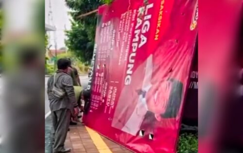 Satpol PP Denpasar Tertibkan Puluhan Baliho dan Spanduk Liar di Sejumlah Ruas Jalan