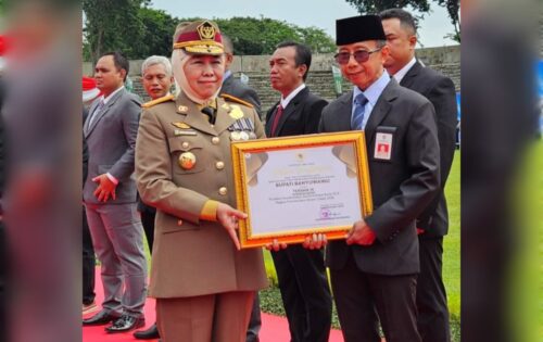 Bupati Ipuk Raih Penghargaan sebagai Pembina K3 Terbaik se-Jawa Timur di Banyuwangi