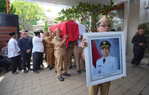 Klaten Berduka, Wabup Benny Indra Ardhianto Dimakamkan dengan Upacara Penghormatan Kenegaraan