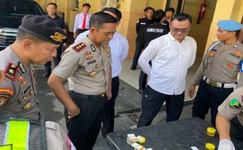 Mendadak! Usai Apel Pagi Polresta Banyuwangi Gelar Tes Urine Ratusan Personel di Banyuwangi