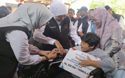 Berkah Ramadan: Gubernur Khofifah Salurkan Bansos dan Tali Asih Senilai Rp5,26 M untuk Warga Banyuwangi di Banyuwangi