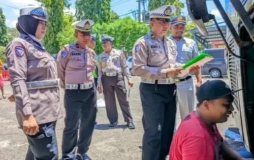 Ditlantas Polda Jatim Gelar Ramp Check Angkutan Umum di Sampang, Satu Bus Ditemukan Tak Laik Jalan