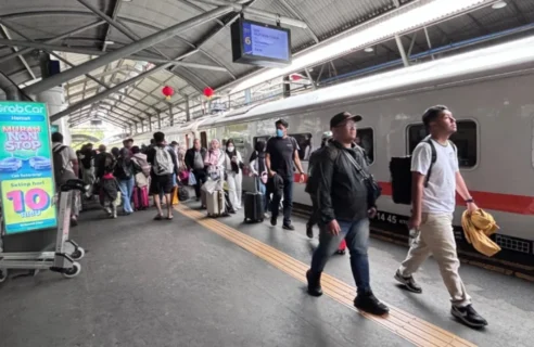 KAI Daop 8 Surabaya Layani 215 Ribu Penumpang Selama Libur Panjang Imlek 2026