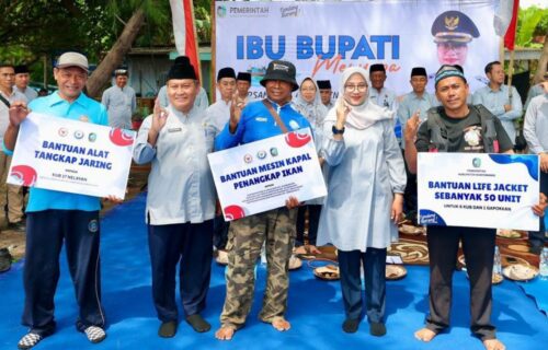 Pemkab Banyuwangi Salurkan Bantuan Mesin Kapal dan Peralatan Tangkap untuk Nelayan di Banyuwangi