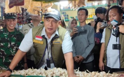 Pastikan Stabilitas Pangan tetap Terjaga, Dirut Perum Bulog Sidak Pasar Wonokromo 