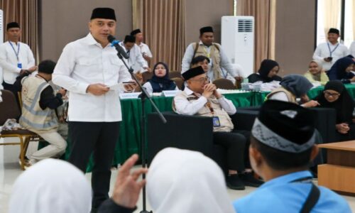 Wali Kota Eri Lepas 3 Kloter Jama’ah Haji Asal Surabaya