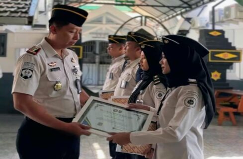 Empat Petugas Lapas Banyuwangi Terima Penghargaan Usai Gagalkan Penyelundupan Barang Terlarang di Banyuwangi