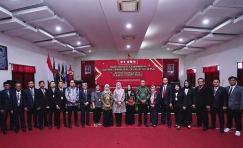46 Kepala Desa di Banyuwangi Resmi Dikukuhkan sebagai Paralegal, Bupati Ipuk: Kades Harus Jadi Juru Damai di Desa