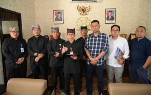 Pemkab Banyuwangi Serahkan Draf Raperda Trantibumlinmas ke DPRD, Uji Coba Jam Operasional Toko Modern Dimulai di Banyuwangi