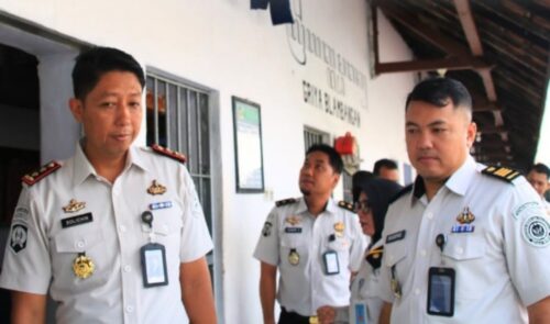 Pastikan Situasi Lapas Aman dan Kondusif, Kalapas Banyuwangi Pimpin Sidak Blok Hunian di Banyuwangi
