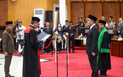 Hadiri Pelantikan Syaifuddin Zuhri, Wali Kota Eri Tegaskan Penguatan Sinergi Pemkot-DPRD
