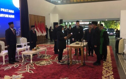 Suyanto Waspo Tondo Resmi Dilantik Jadi Sekda Banyuwangi, Bupati Ipuk Tekankan Birokrasi Solid, Profesional, Dan Kolaboratif di Banyuwangi