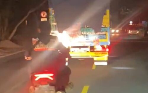 Terekam Kamera Warga, Oknum TNI Diduga Kawal Truk Kambing Tanpa Dokumen Masuk Bali