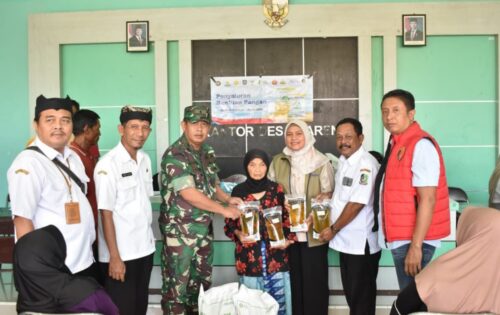Kasdim 0825/Banyuwangi Saluran Bantuan Pangan Beras Alokasi Februari-Maret di Kabat dan Srono di Banyuwangi