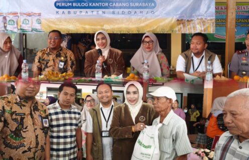 Wabup Hj Mimik dan Ketua TP PKK Hj Sriatun Salurkan Bantuan Pangan kepada 2.052 Warga Sidoarjo