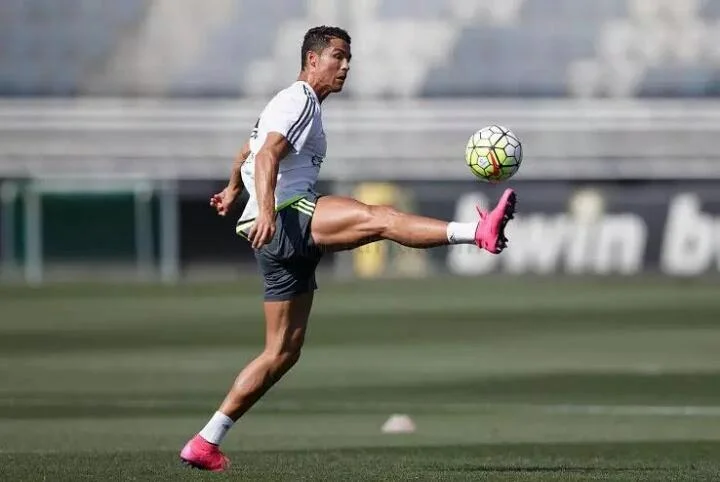 Fenomena Sepatu Pink di Piala Dunia: Antara Visibilitas, Pemasaran, dan Psikologi Olahraga