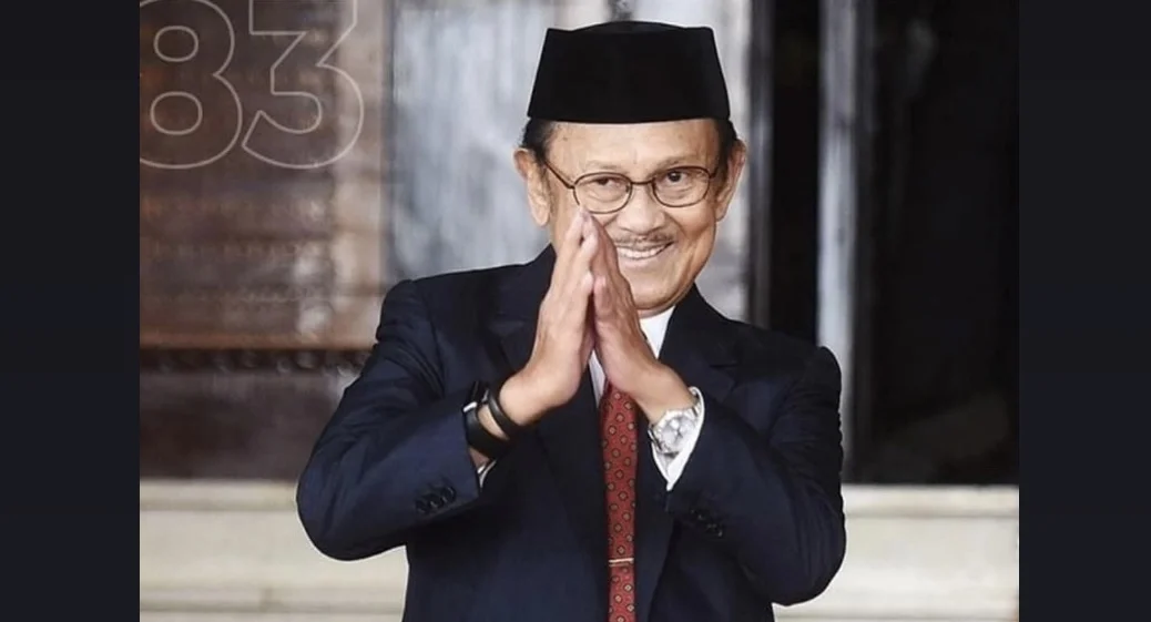 Hari Ini dalam Sejarah: Mengenang BJ Habibie, Sang 'Mr Crack' yang Membawa Indonesia ke Era Reformasi
