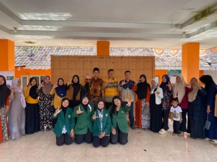 Mencegah Pernikahan Dini: UKBH STIH Jenderal Sudirman Lumajang Edukasi Masyarakat Desa Sawaran Kulon