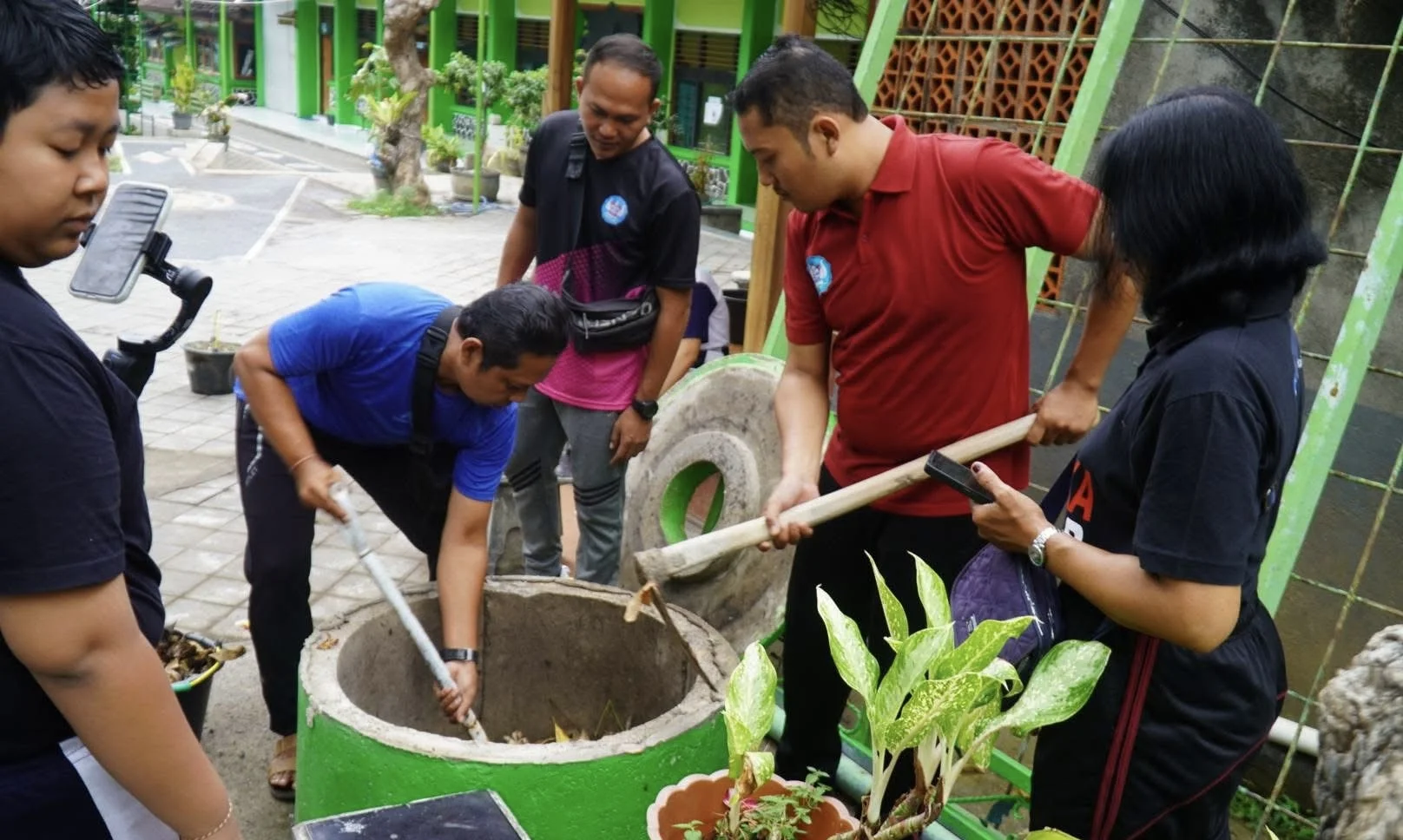 Panen Teba Modern, Wujud Komitmen Spenpraja menuju Sekolah Bersih dan Tertata
