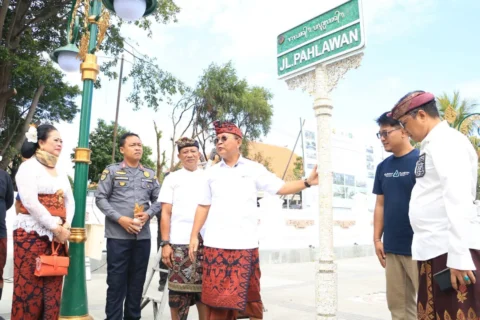 Sampah Plastik Jadi Plang Jalan, Wajah Baru Kota Singaraja