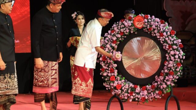 Gubernur Koster Tutup PKB XLVIII 2026 dan Buka Festival Seni Bali Jani VIII, Ajak Masyarakat Terus Lestarikan Budaya