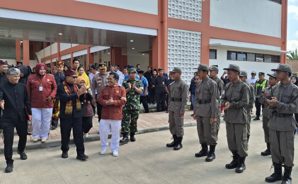 Dukung Pemerataan Pendidikan, Kasdim 0825 Hadiri Open House dan Pembukaan MPLS Sekolah Rakyat Terintegrasi 1 Banyuwangi di Banyuwangi
