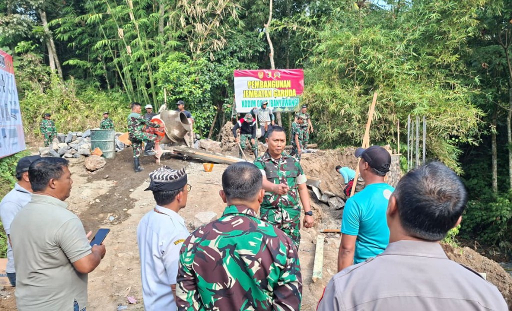 Dandim 0825/Banyuwangi Pastikan Pembangunan Jembatan Garuda Tahap IV di Kalibaru Berjalan sesuai Target di Banyuwangi