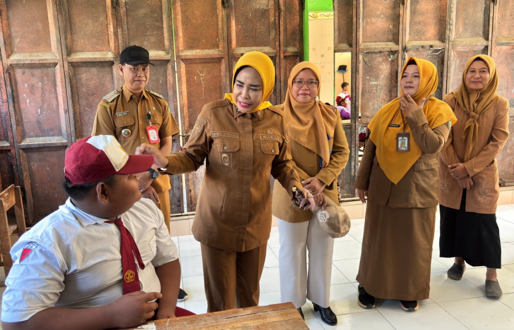 Wabup Mimik Idayana Tinjau SDN Kupang 3 dan SDN Kupang 4, Pastikan Perbaikan Sekolah di Wilayah Terpencil