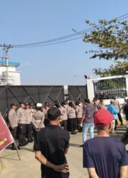 Sejumlah Warga Betungan Aksi Demo Indomarco Tuntut Kesempatan Kelola TKBM