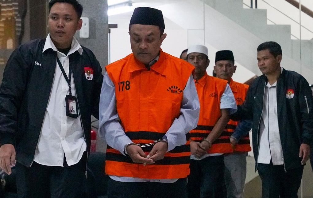 KPK Kembali Tahan Tiga Tersangka dalam Pengembangan Kasus Suap Dana Hibah Pokmas Jatim.