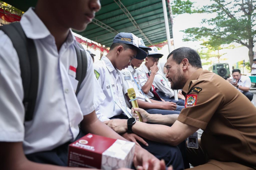 Hari Pertama Sekolah Kemitraan, Gubernur Luthfi Pastikan Tak Ada Anak Jateng Putus Sekolah karena Biaya