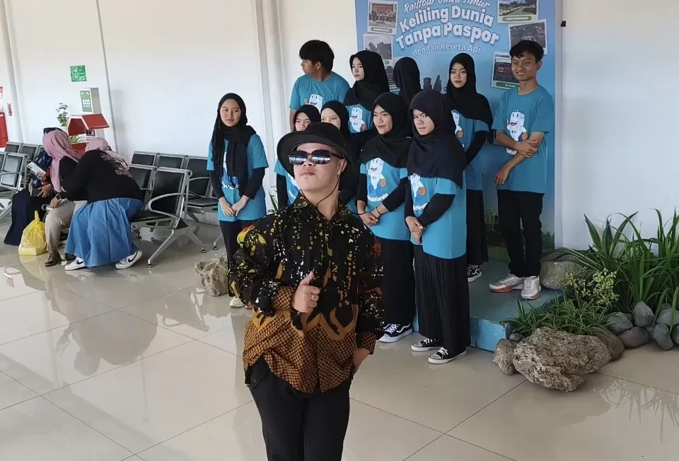 Hari Anak Nasional 2026, Anak Disabilitas Unjuk Bakat di Stasiun Blitar dan Nikmati Perjalanan Kereta Gratis