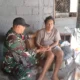 Babinsa Akah Serahkan Tali Kasih untuk Warga Binaan Lumpuh