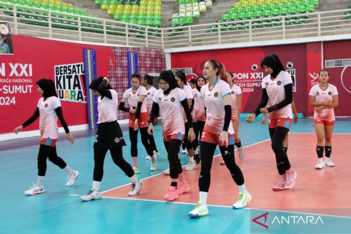 Babinsa Kawal Pordes Sekartaji Demi Kelancaran Pertandingan Bola Voli